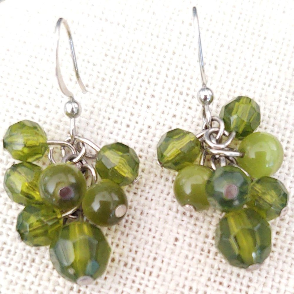 Pair of green glass earrings - Picture 3 of 7